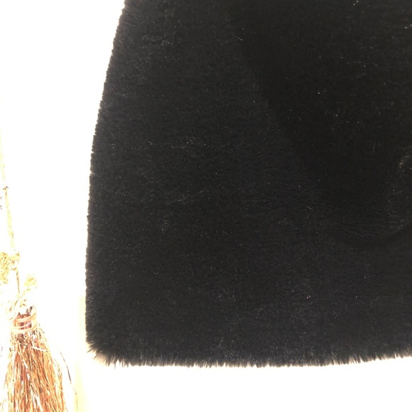 Fuzzy soft  MINI SKIRT - Picture 2 of 3